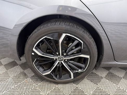 Used 2025 Nissan Altima 2.5 SR FWD image 18