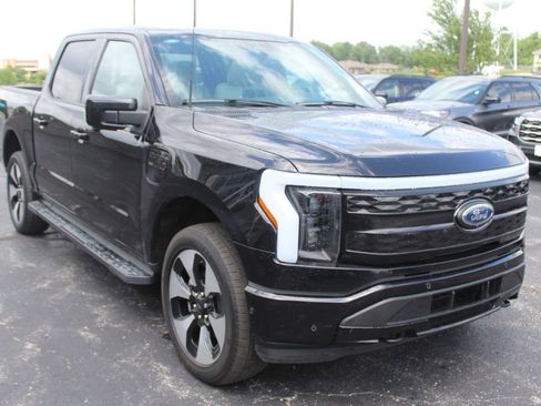 Used 2023 Ford F150 Lightning Platinum AWD/4WD image 11