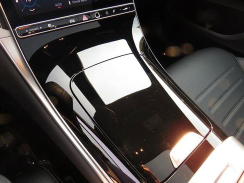 Used 2025 Mercedes-Benz GLC 300 4MATIC image 16