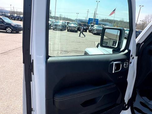 Used 2021 Jeep Wrangler Unlimited Sahara image 10