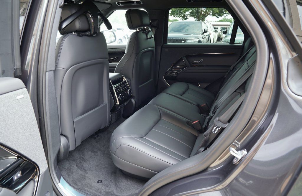 New 2026 Land Rover Range Rover Sport Dynamic SE AWD/4WD image 33