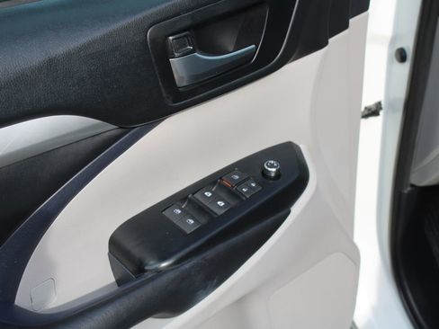 Used 2019 Toyota Highlander AWD V6 image 20