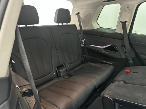 Used 2022 BMW X7 xDrive40i w/ Cold Weather Package AWD/4WD image 28