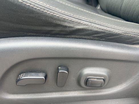 Used 2019 Nissan Titan SV w/ SV Convenience Package image 23