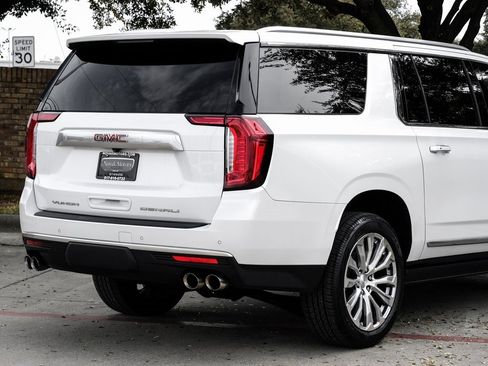 Used 2022 GMC Yukon XL Denali image 12