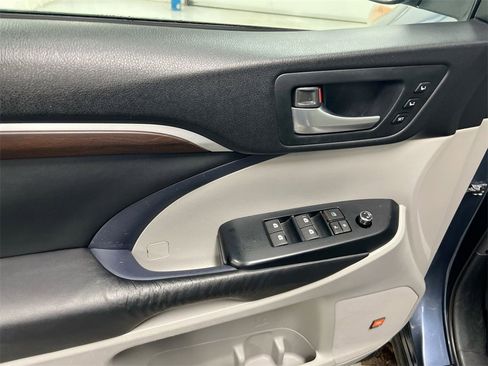 Used 2015 Toyota Highlander Limited image 21