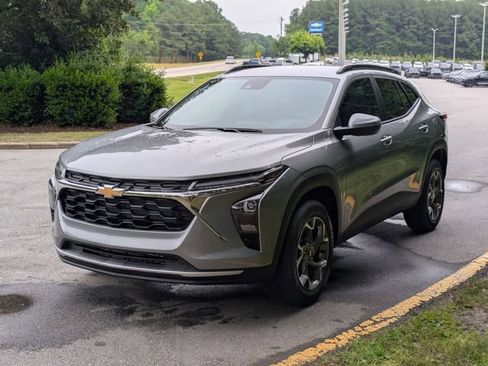 New 2026 Chevrolet Trax LT w/ Driver Confidence Package FWD image 5