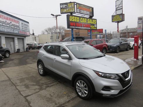 Used 2021 Nissan Rogue Sport SV image 3