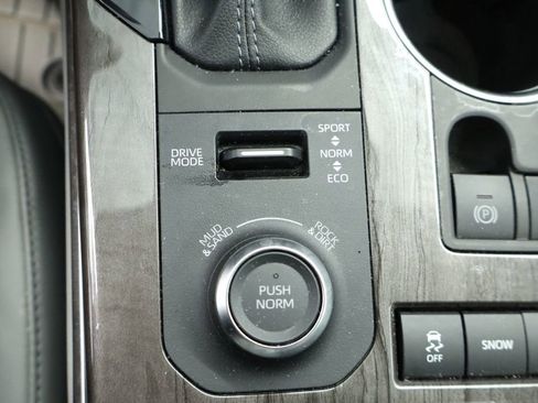 Used 2022 Toyota Highlander Platinum AWD/4WD image 43