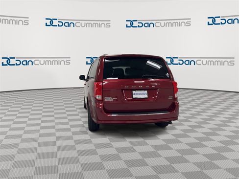 Used 2016 Dodge Grand Caravan SXT w/ Rear Park Assist Package image 7