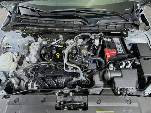 Used 2024 Nissan Altima 2.5 SR image 9