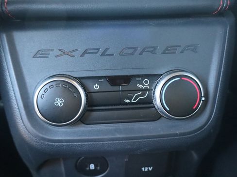 Used 2025 Ford Explorer ST-Line image 25