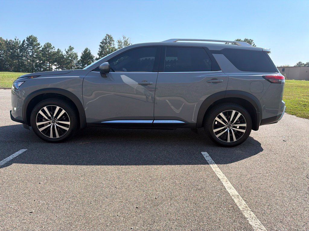 Used 2025 Nissan Pathfinder Platinum AWD/4WD image 4