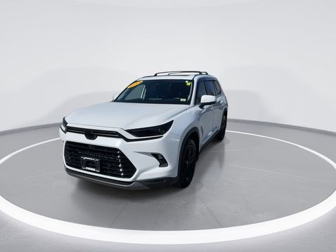 Used 2024 Toyota Grand Highlander Limited AWD/4WD image 6