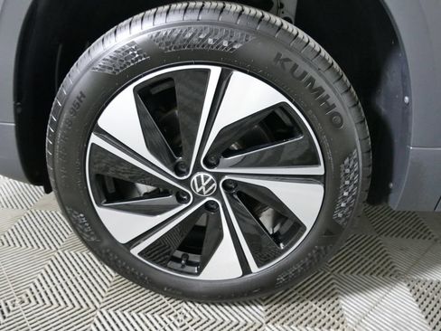 Used 2024 Volkswagen Taos SE AWD/4WD image 9