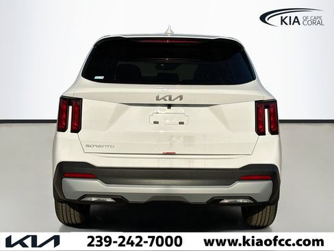 New 2026 Kia Sorento LX FWD image 5