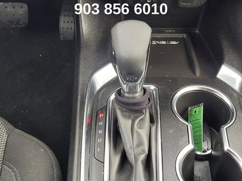 Used 2023 Chevrolet Traverse LT w/ Rear Camera Mirror Package image 19