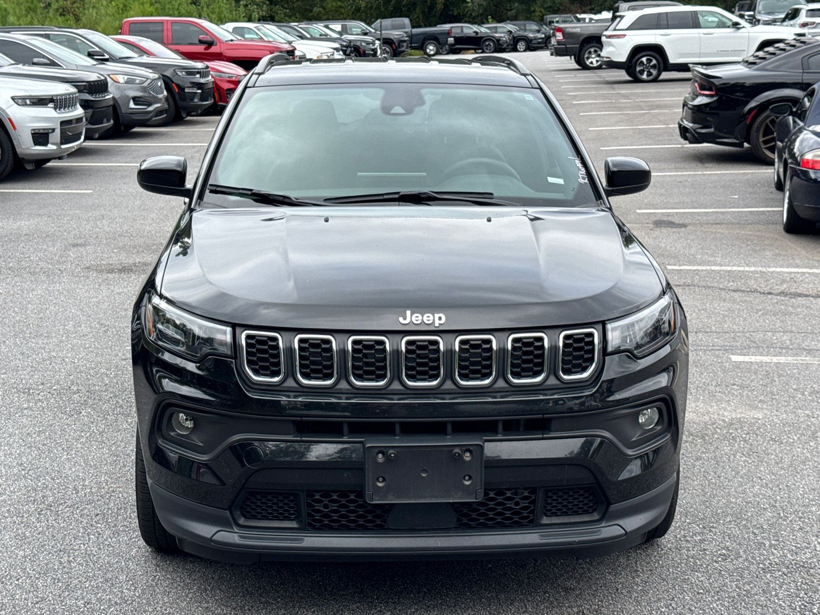 Used 2024 Jeep Compass Latitude AWD/4WD image 2