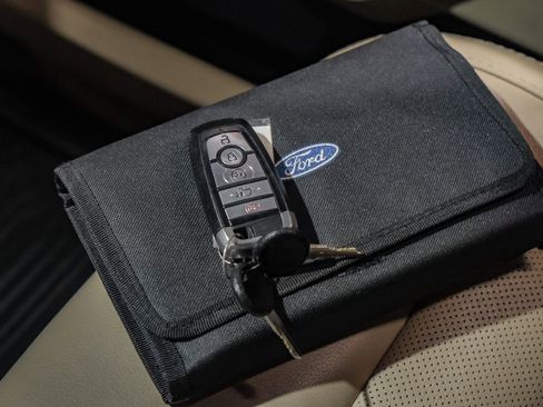 Used 2020 Ford F250 Lariat w/ Lariat Ultimate Package AWD/4WD image 66