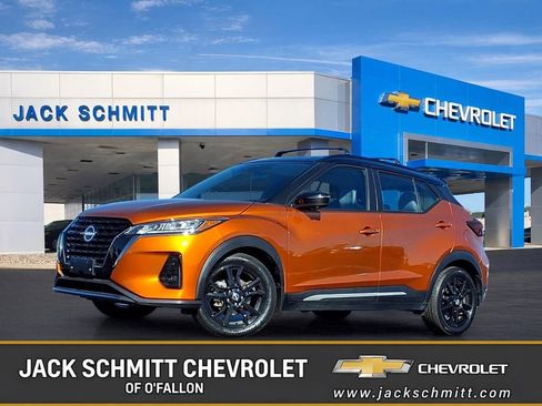 Used 2023 Nissan Kicks SR w/ SR Premium Package FWD image 1