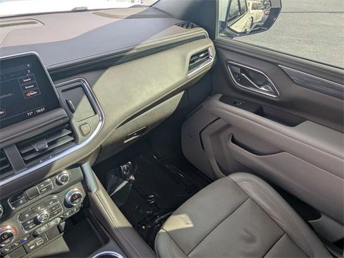 Used 2021 GMC Yukon SLT w/ SLT Premium Package image 18