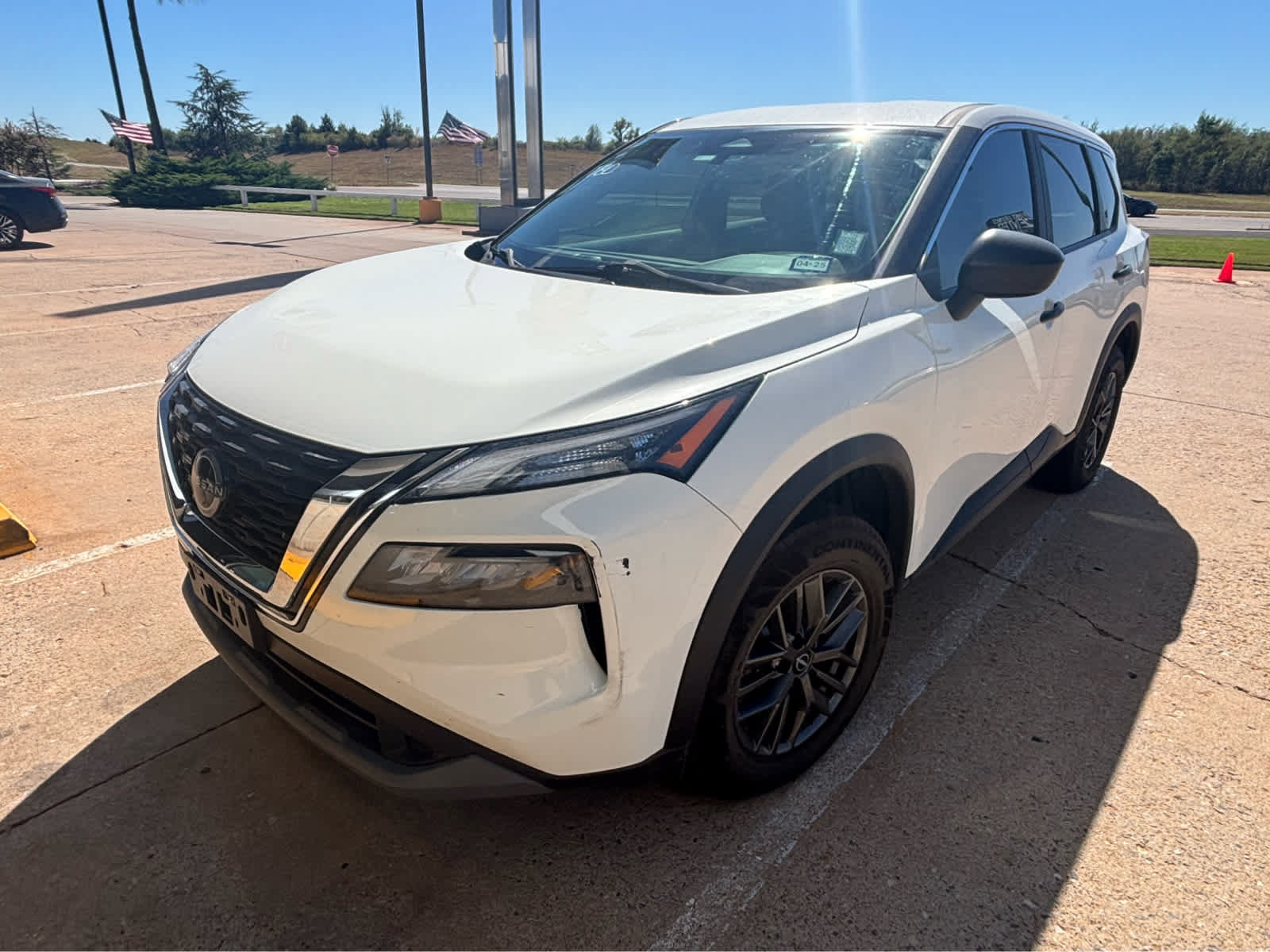 Used 2023 Nissan Rogue S FWD image 3