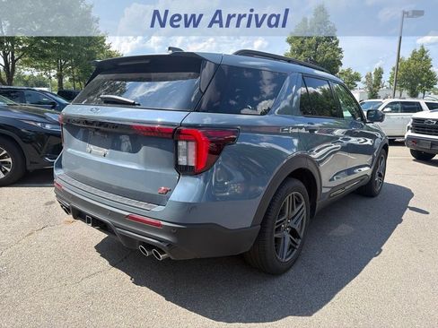 Used 2025 Ford Explorer ST AWD/4WD image 9