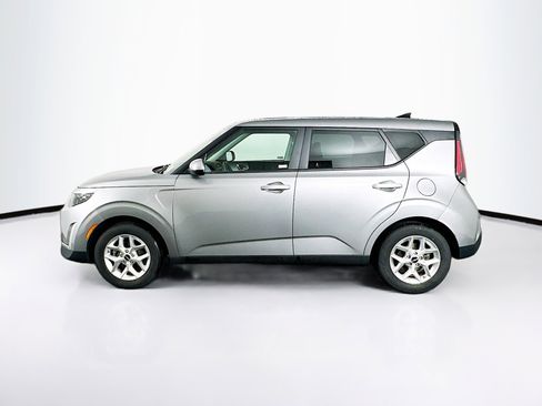 Used 2025 Kia Soul LX w/ LX Technology Package FWD image 4