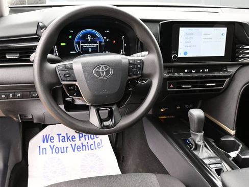 Used 2025 Toyota Camry LE FWD image 31