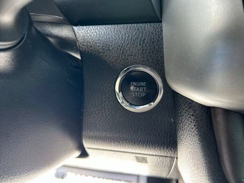 Used 2019 Toyota Highlander XLE FWD image 20