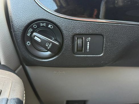 Used 2020 Dodge Grand Caravan SXT FWD image 43