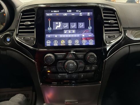 Used 2019 Jeep Grand Cherokee Overland AWD/4WD image 19