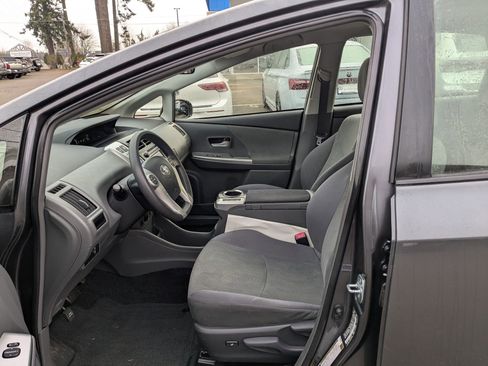 Used 2014 Toyota Prius V Two image 12