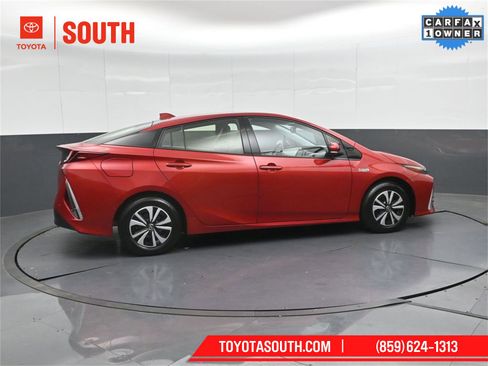 Used 2018 Toyota Prius Prime Advanced image 3