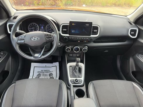Used 2022 Hyundai Venue Limited FWD image 12