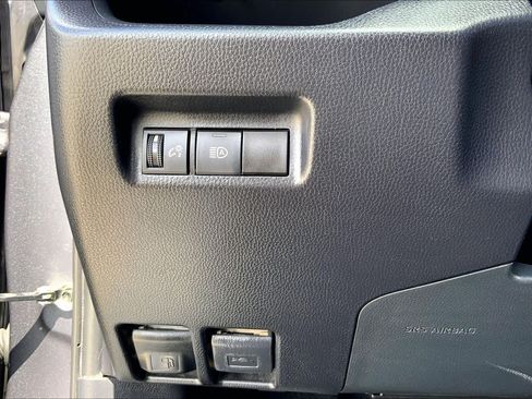 Used 2020 Toyota RAV4 LE FWD image 33