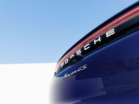 Certified 2025 Porsche Macan 4S Electric AWD/4WD image 12