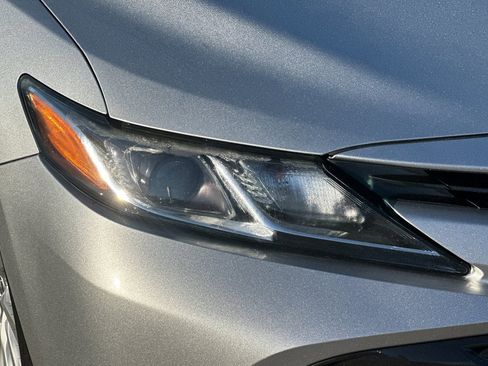 Used 2018 Toyota Camry LE image 43