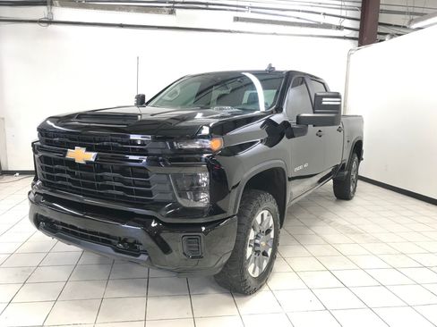 Used 2024 Chevrolet Silverado 2500 Custom w/ Custom Convenience Package AWD/4WD image 1