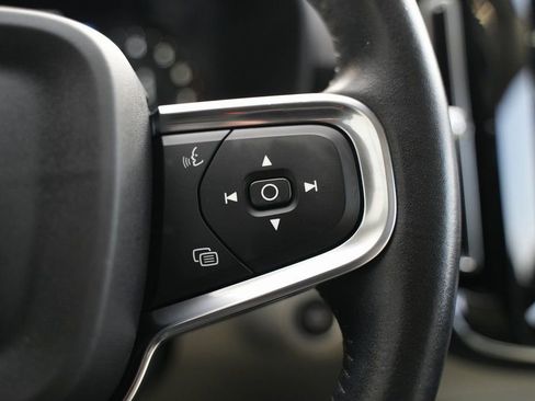 Used 2021 Volvo XC40 T5 Momentum w/ Premium Package image 45