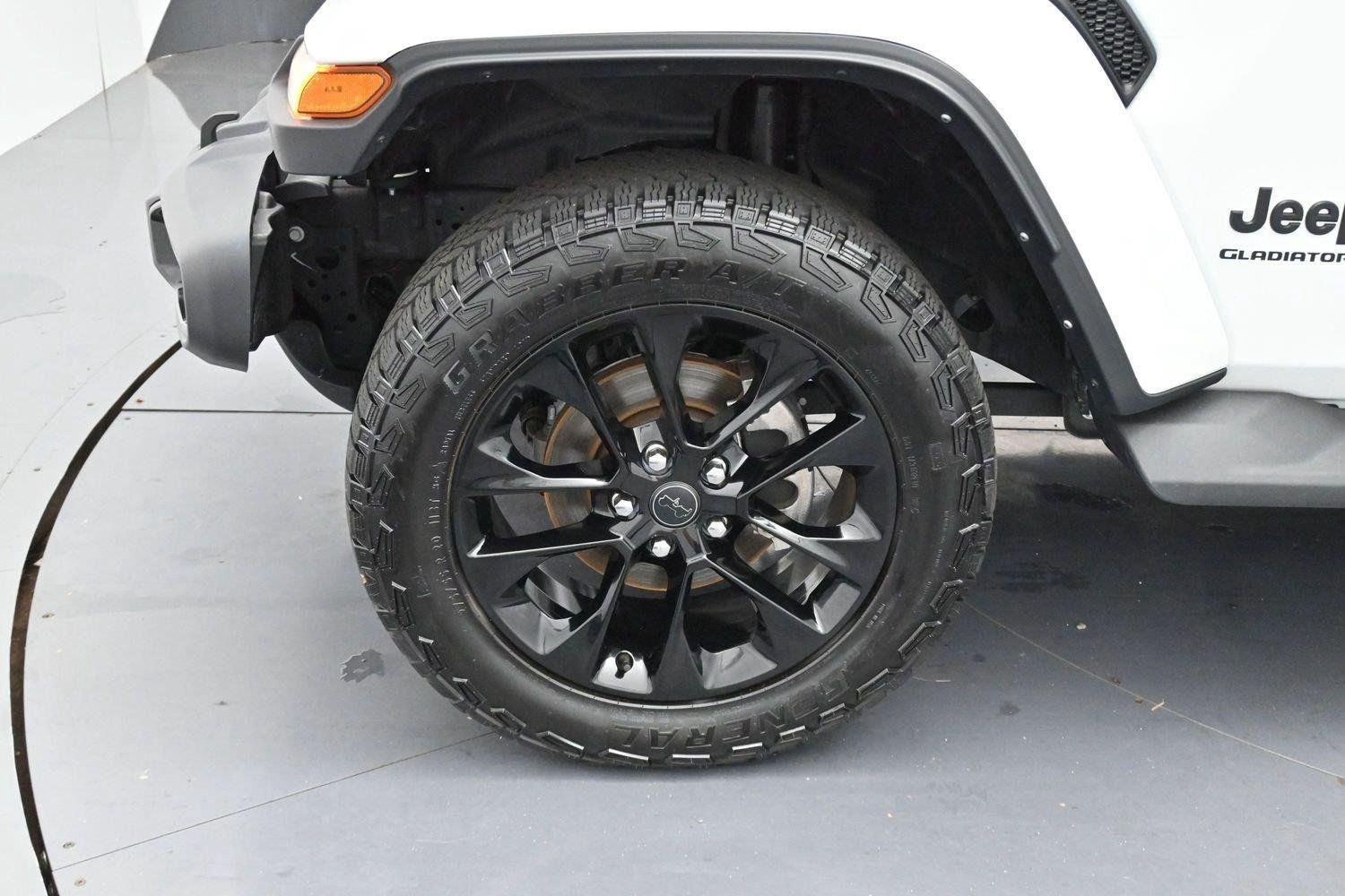 Used 2025 Jeep Gladiator Sport AWD/4WD image 32