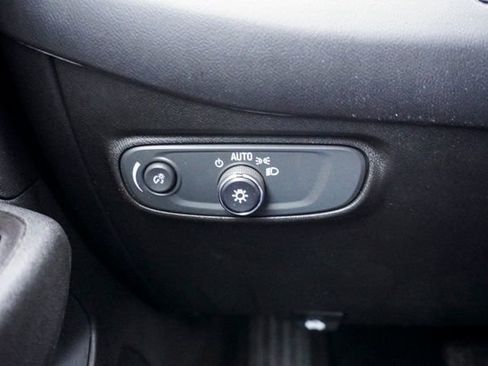 Used 2022 Chevrolet Equinox LT w/ Driver Convenience Package image 25