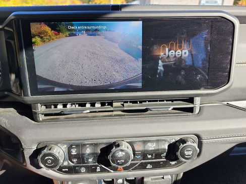 Used 2024 Jeep Wrangler Sahara image 14