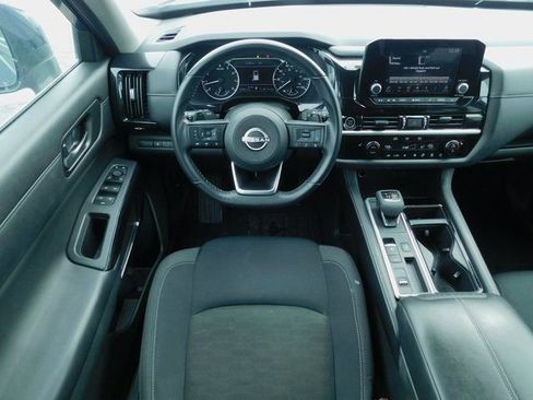 Used 2024 Nissan Pathfinder SV image 15