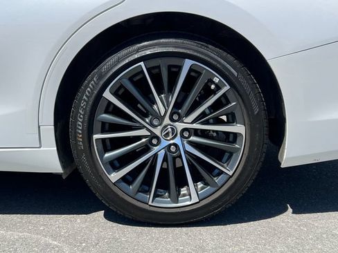 Used 2025 Lexus ES 300h w/ Premium Package FWD image 8