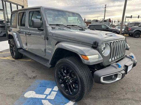 Used 2022 Jeep Wrangler Unlimited Sahara w/ Cold Weather Group image 3