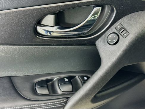 Used 2017 Nissan Rogue SV w/ Midnight Edition FWD image 21