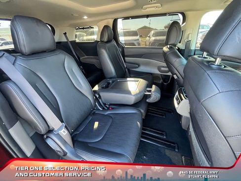 Used 2025 Kia Carnival SX image 19