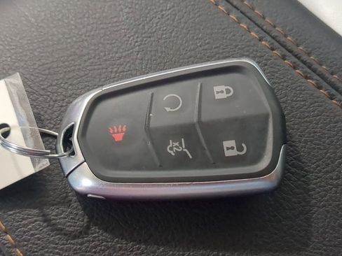 Used 2023 Cadillac XT4 Sport w/ LPO, Onyx Lite Package image 33