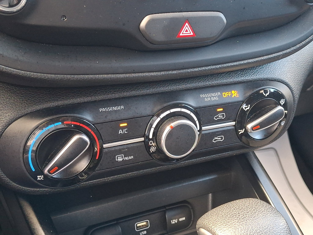 Used 2024 Kia Soul LX w/ LX Technology Package FWD image 30